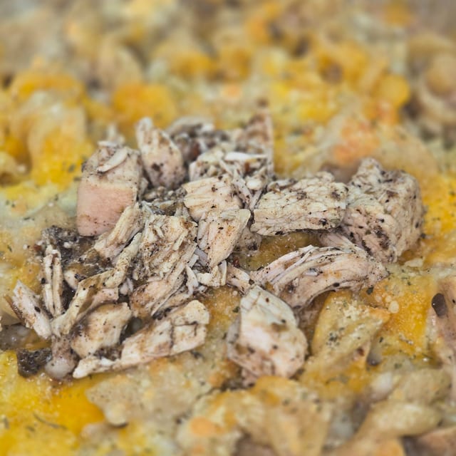 Jerk Chicken Mac and Cheese (Spicy).